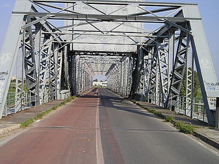 Después de dos años de intensivos trabajos el puente de San Juan de Aznalfarache vuelve a abrirse con la intención de 'desatascar' el tráfico sevillano